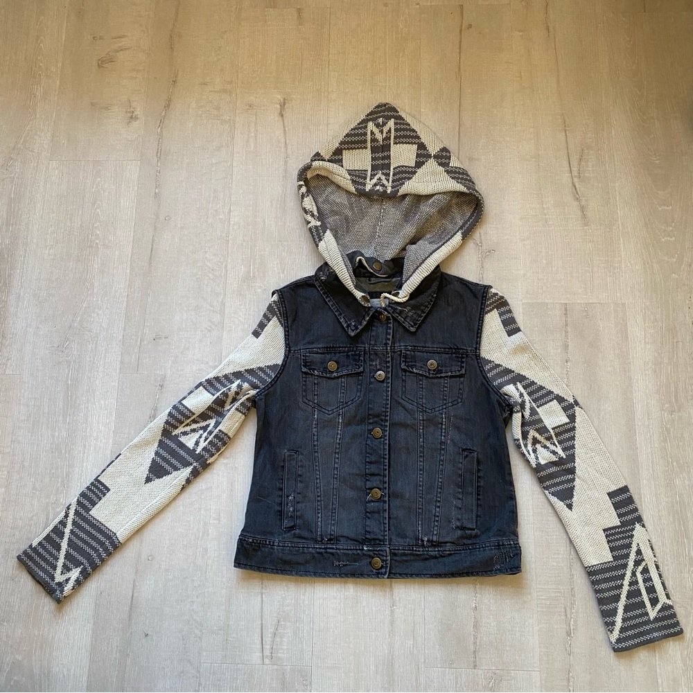 Billabong, Black/Cream Jean Jacket with Sweater Sleeves/Hood, M